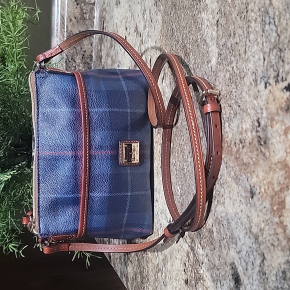 Dooney & Bourke Bags Dooney Bourke Euc Plaid Crossbody Bag Poshmark